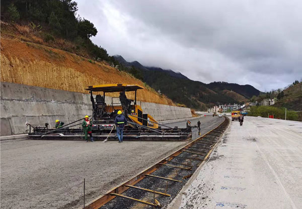 荊門攤鋪機出租展示